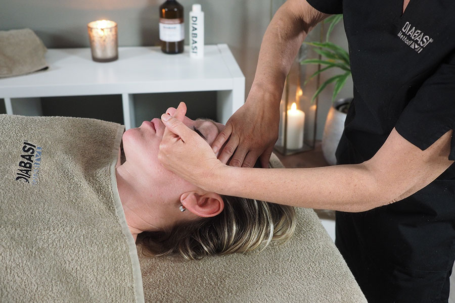kirei-kobido massaggio per risvegliare la pelle del viso Scuola di Massaggio DIABASI®